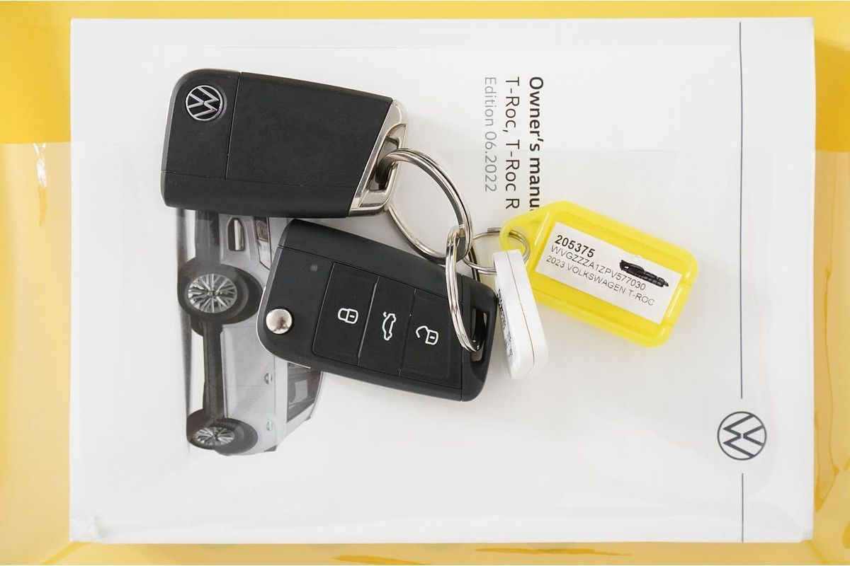 2023 Volkswagen T-Roc 140TSI R-Line D11