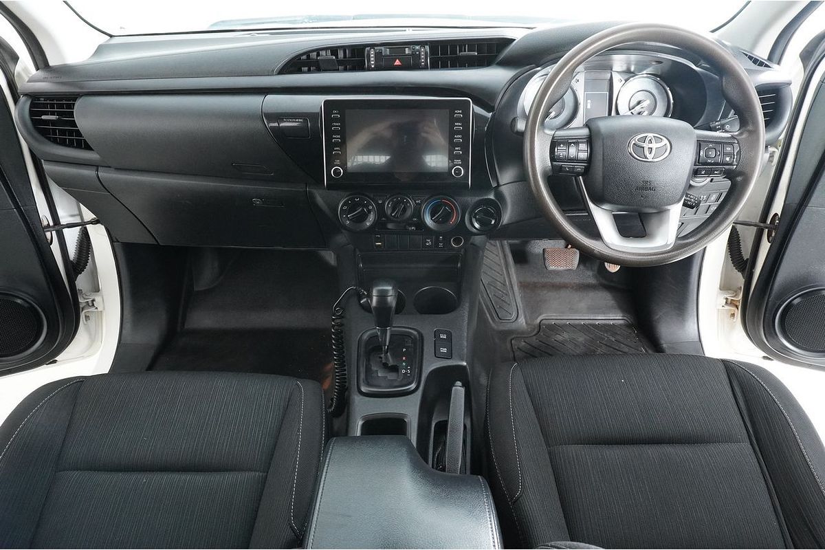 2021 Toyota HILUX SR (4x4) GUN126R FACELIFT 4X4