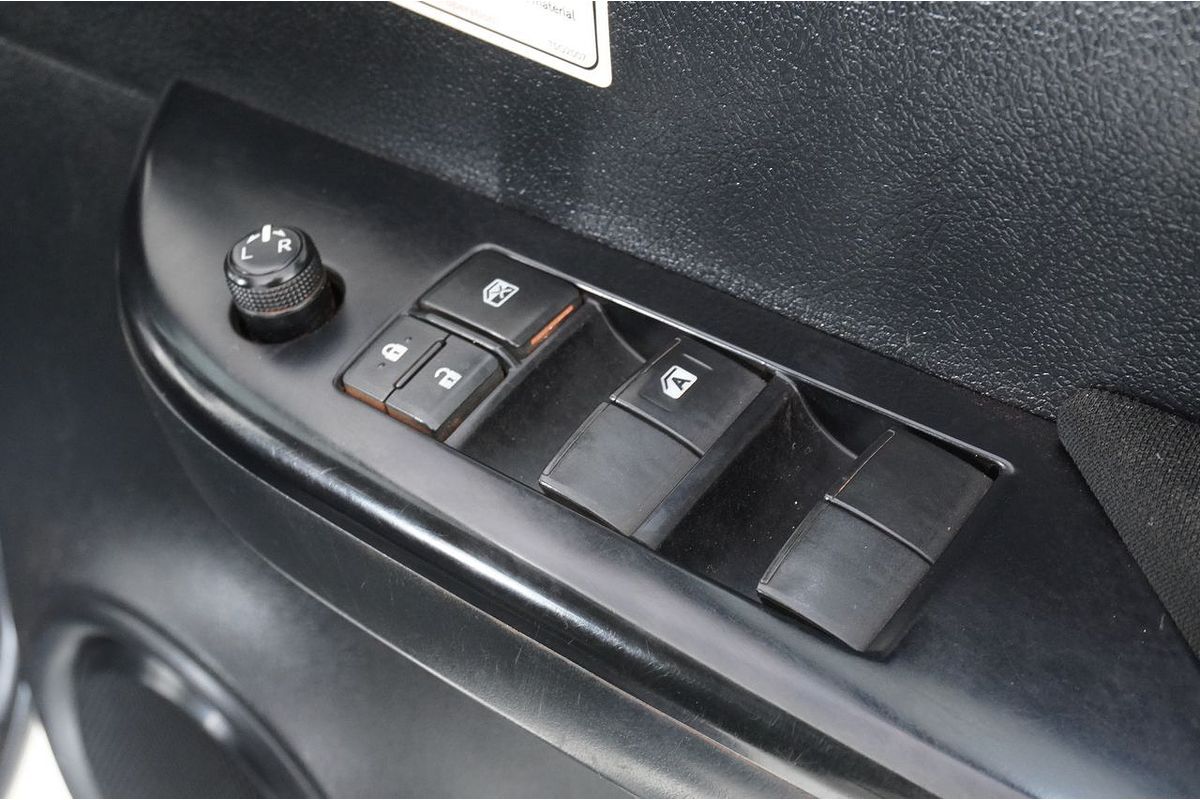 2021 Toyota HILUX SR (4x4) GUN126R FACELIFT 4X4