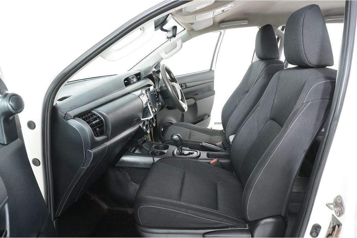 2021 Toyota HILUX SR (4x4) GUN126R FACELIFT 4X4
