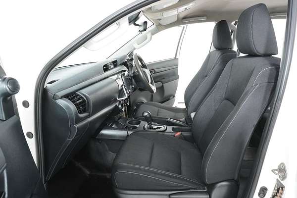 2021 Toyota HILUX SR (4x4) GUN126R FACELIFT 4X4