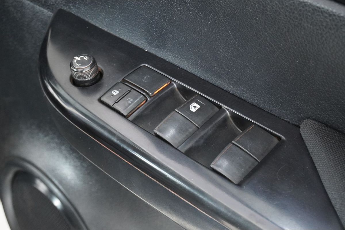 2019 Toyota HILUX SR (4x4) GUN126R MY19 4X4