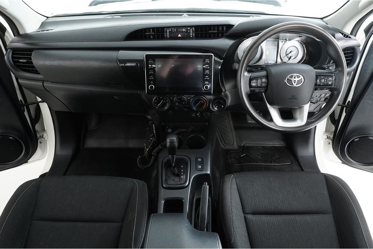 2020 Toyota HILUX SR (4x4) GUN126R FACELIFT 4X4