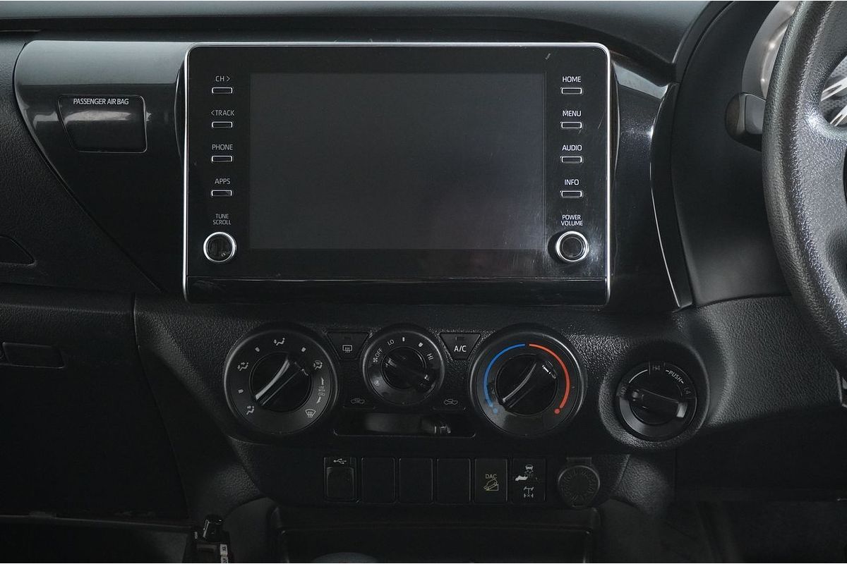 2020 Toyota HILUX SR (4x4) GUN126R FACELIFT 4X4