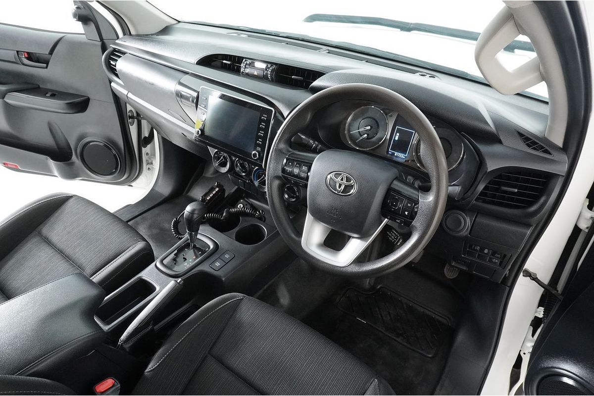 2020 Toyota HILUX SR (4x4) GUN126R FACELIFT 4X4