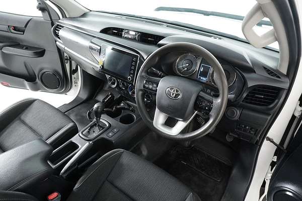2020 Toyota HILUX SR (4x4) GUN126R FACELIFT 4X4