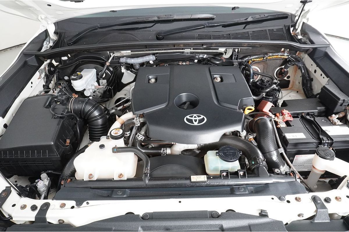 2020 Toyota HILUX SR (4x4) GUN126R FACELIFT 4X4