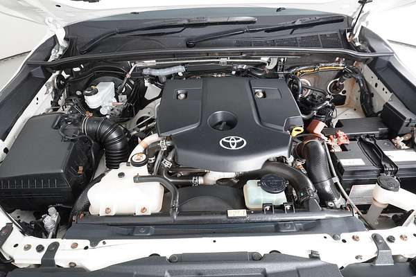 2020 Toyota HILUX SR (4x4) GUN126R FACELIFT 4X4