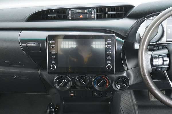 2021 Toyota HILUX SR (4x4) GUN126R FACELIFT 4X4