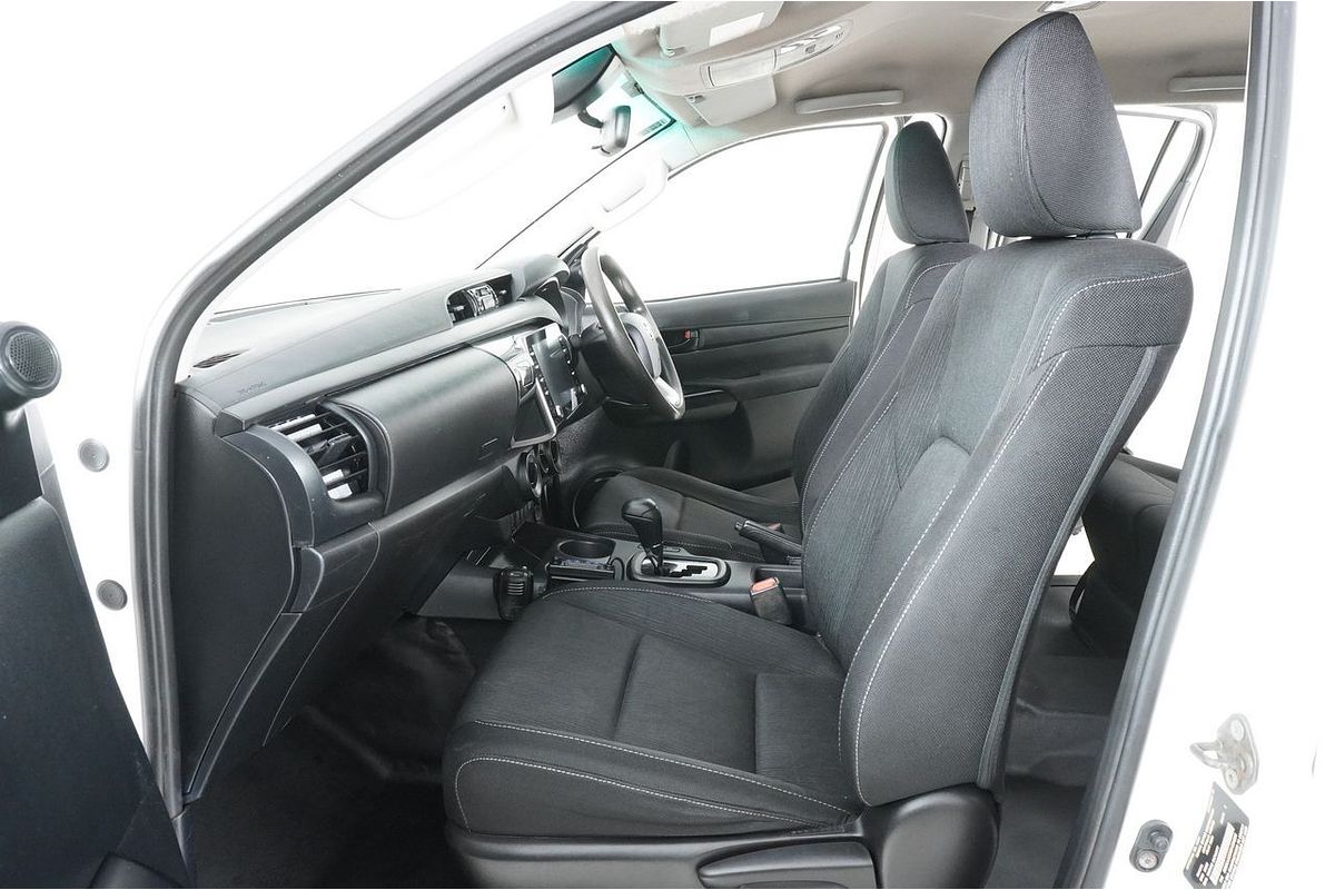 2021 Toyota HILUX SR (4x4) GUN126R FACELIFT 4X4