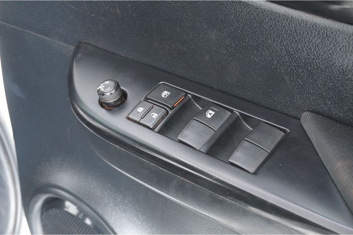 2020 Toyota HILUX SR (4x4) GUN126R FACELIFT 4X4