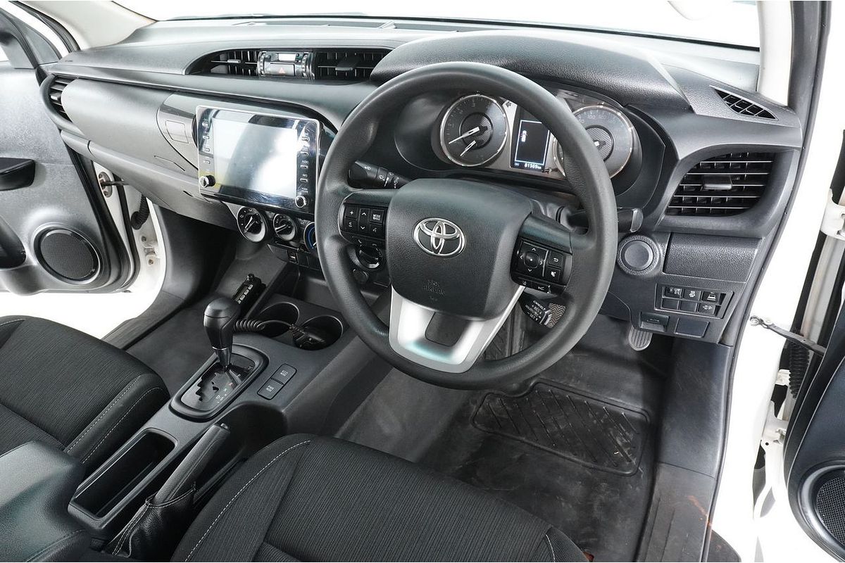 2020 Toyota HILUX SR (4x4) GUN126R FACELIFT 4X4