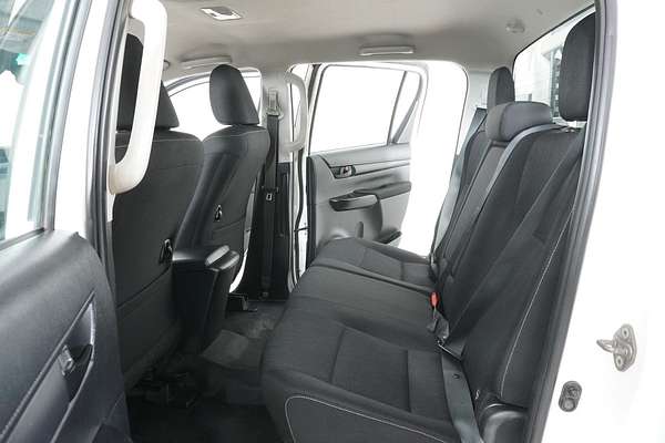 2020 Toyota HILUX SR (4x4) GUN126R FACELIFT 4X4