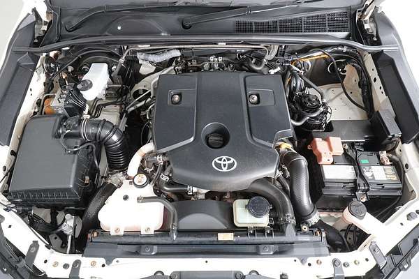 2020 Toyota HILUX SR (4x4) GUN126R FACELIFT 4X4