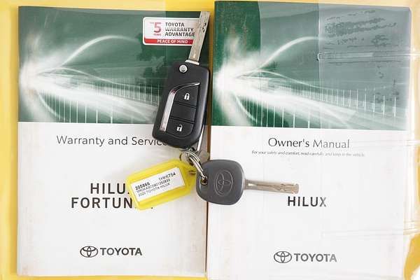 2020 Toyota HILUX SR (4x4) GUN126R FACELIFT 4X4