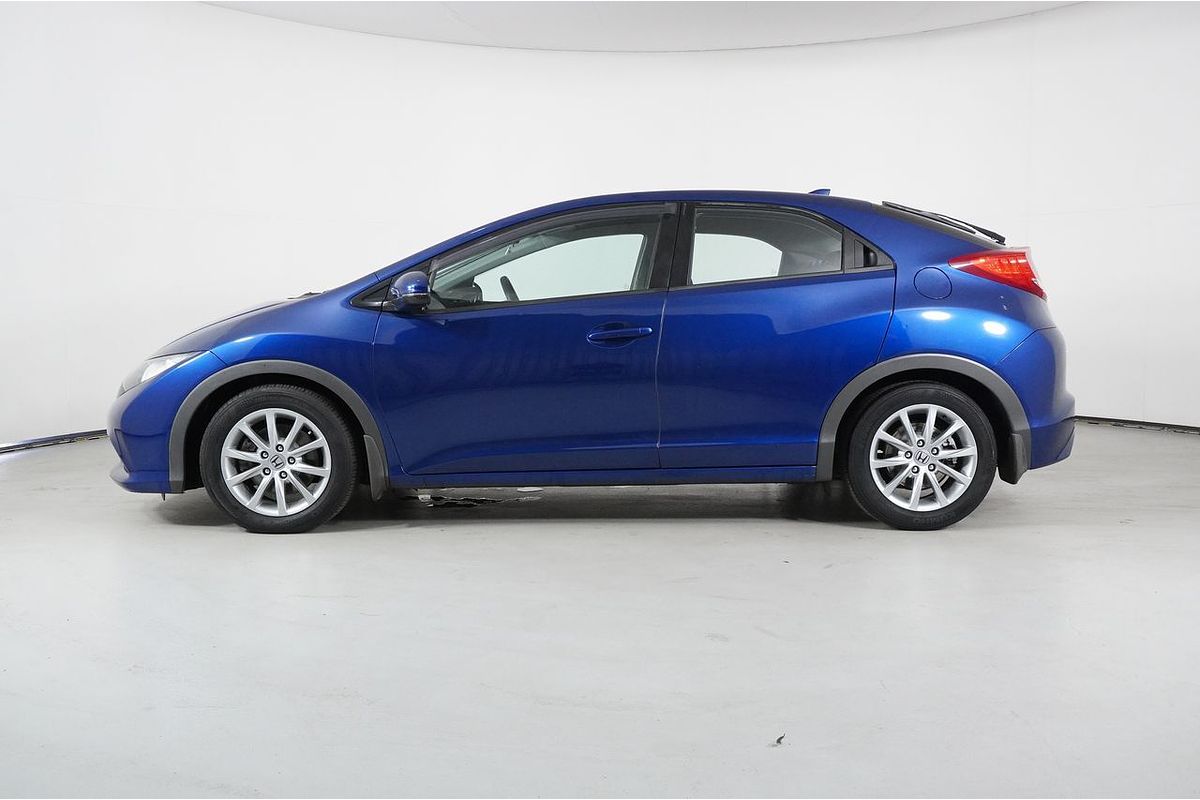 Vehicle photo 4