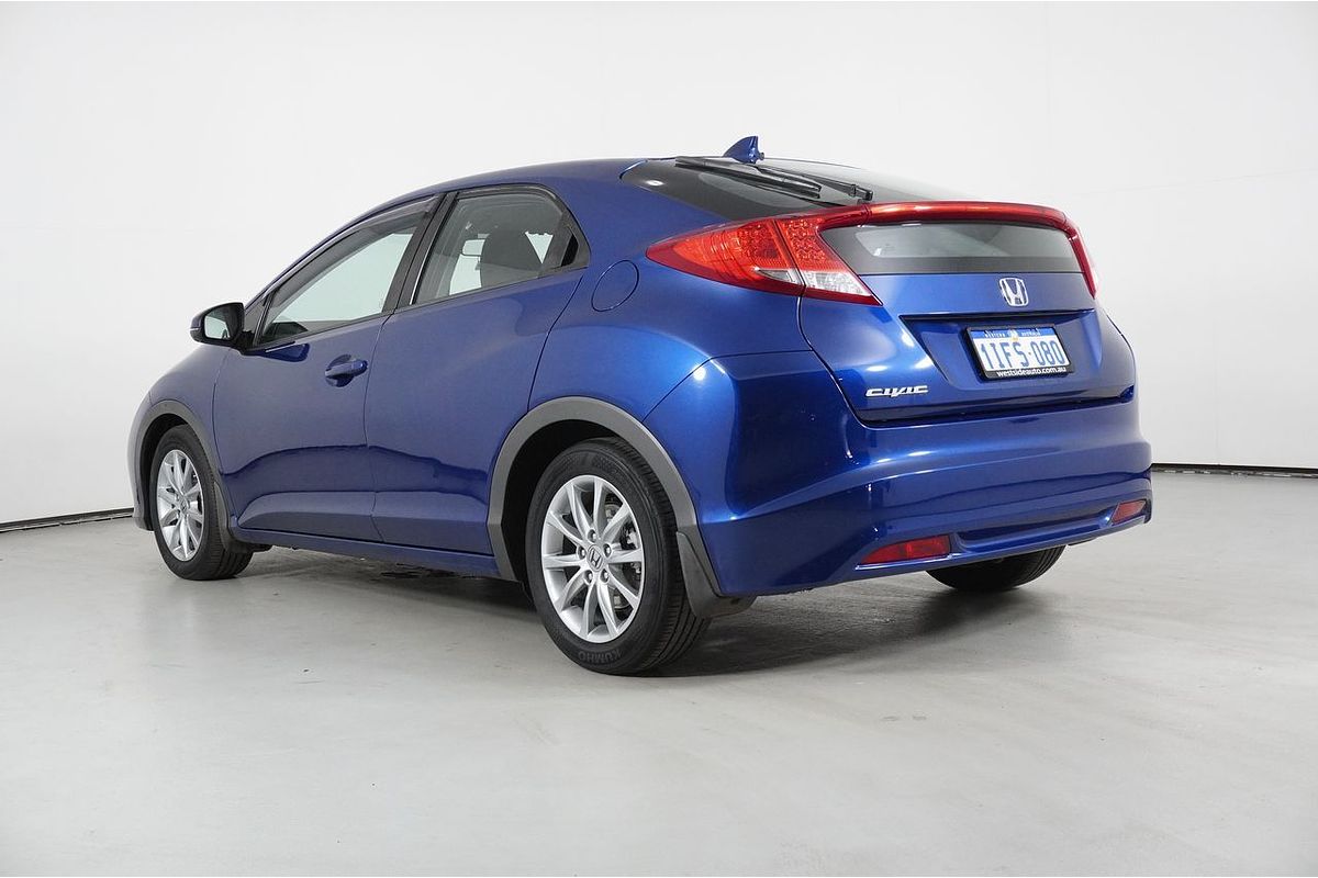 Vehicle photo 5