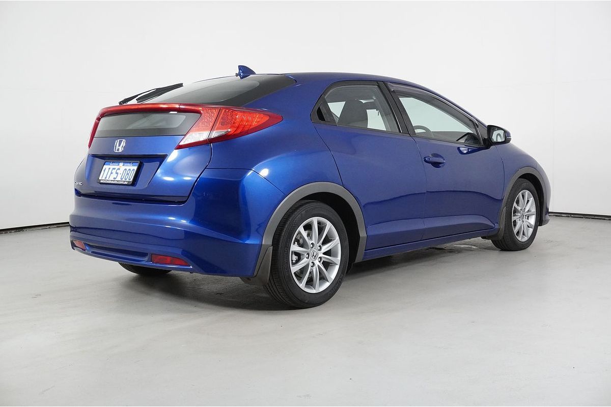 Vehicle photo 7