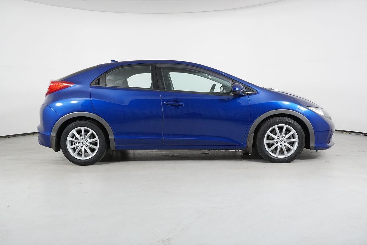 Vehicle photo 8