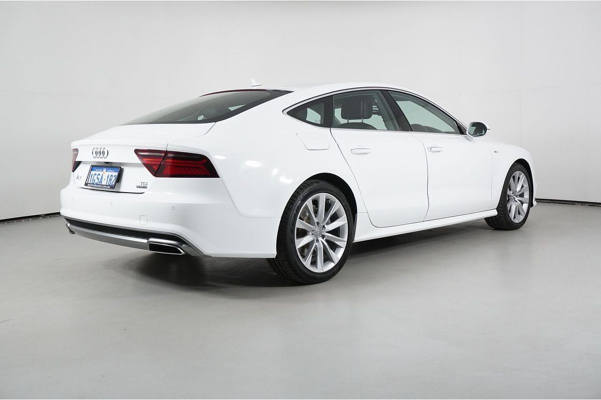 Vehicle photo 7
