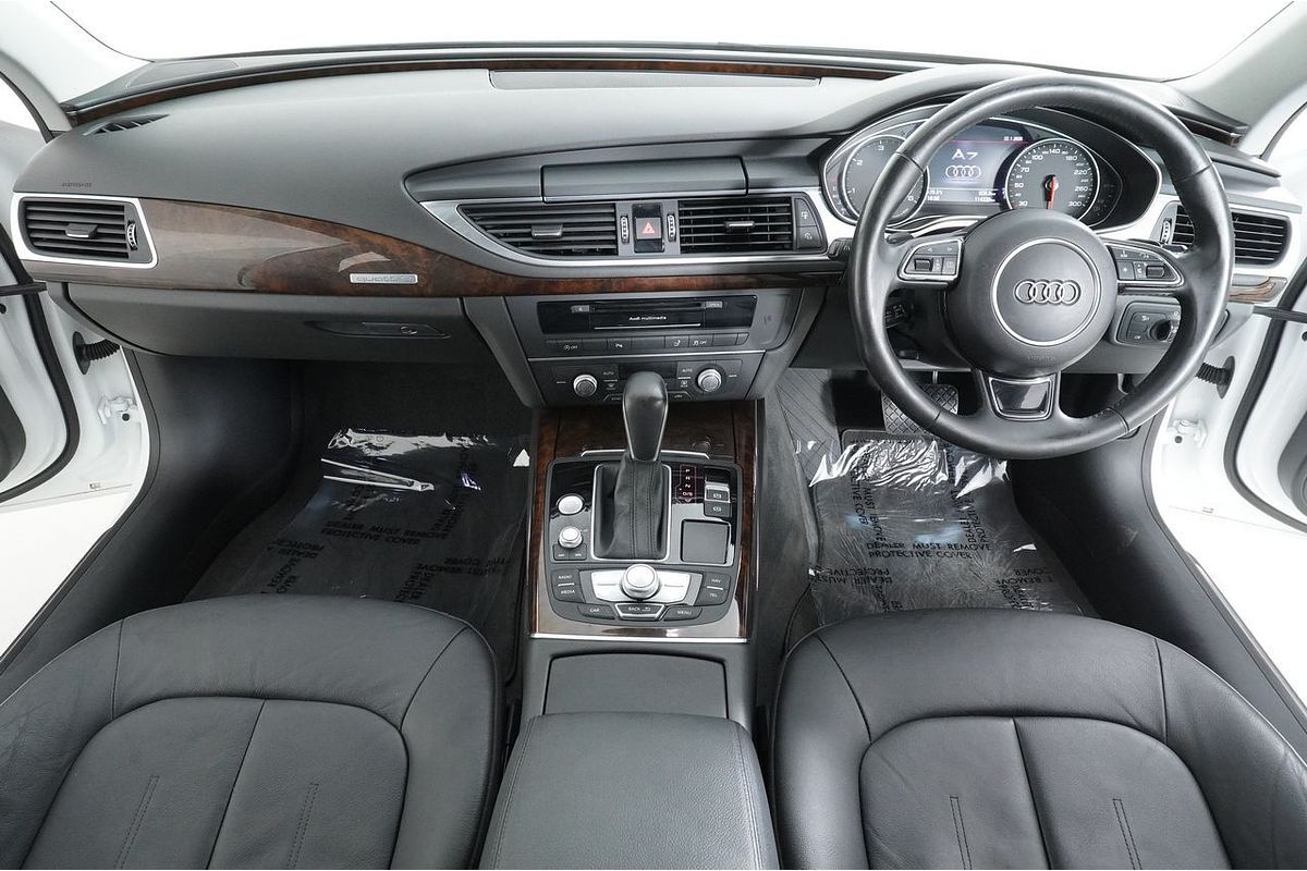 Vehicle photo 9