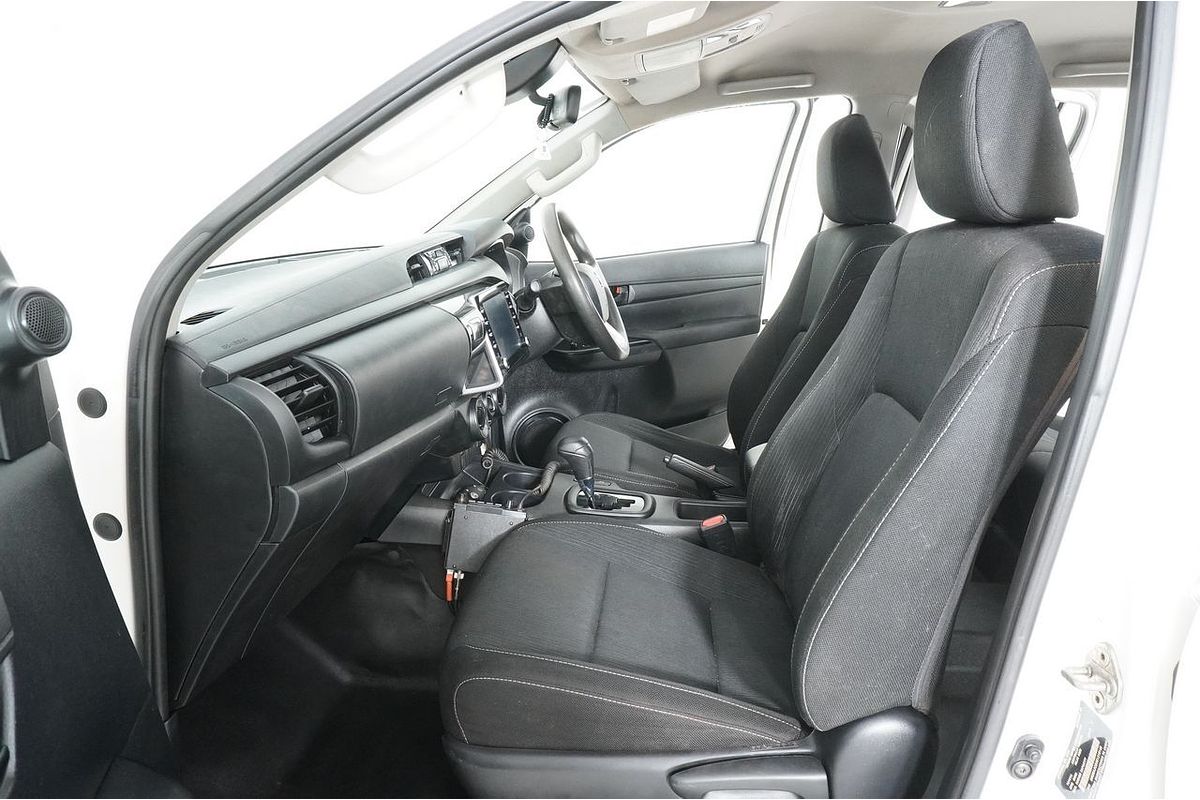 2020 Toyota HILUX SR (4x4) GUN126R FACELIFT 4X4