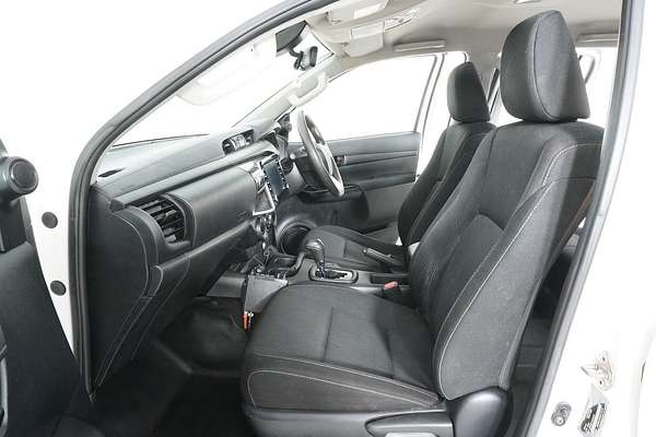 2020 Toyota HILUX SR (4x4) GUN126R FACELIFT 4X4