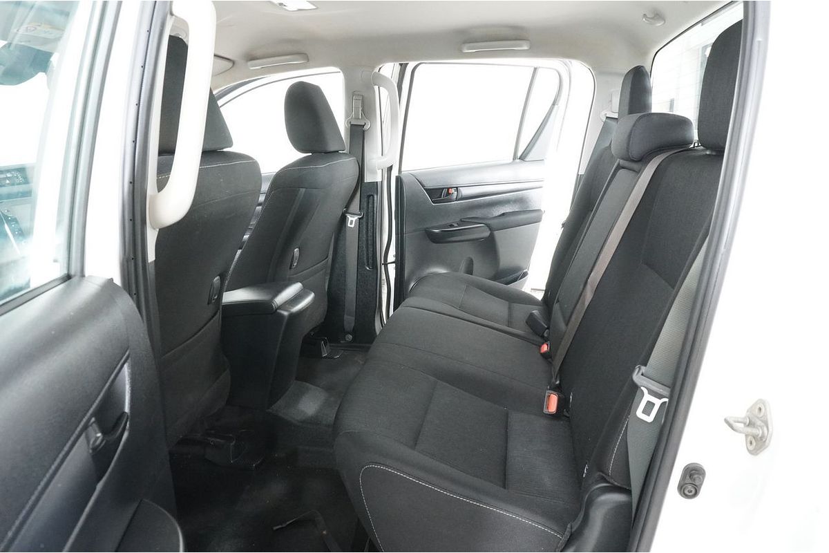 2020 Toyota HILUX SR (4x4) GUN126R FACELIFT 4X4