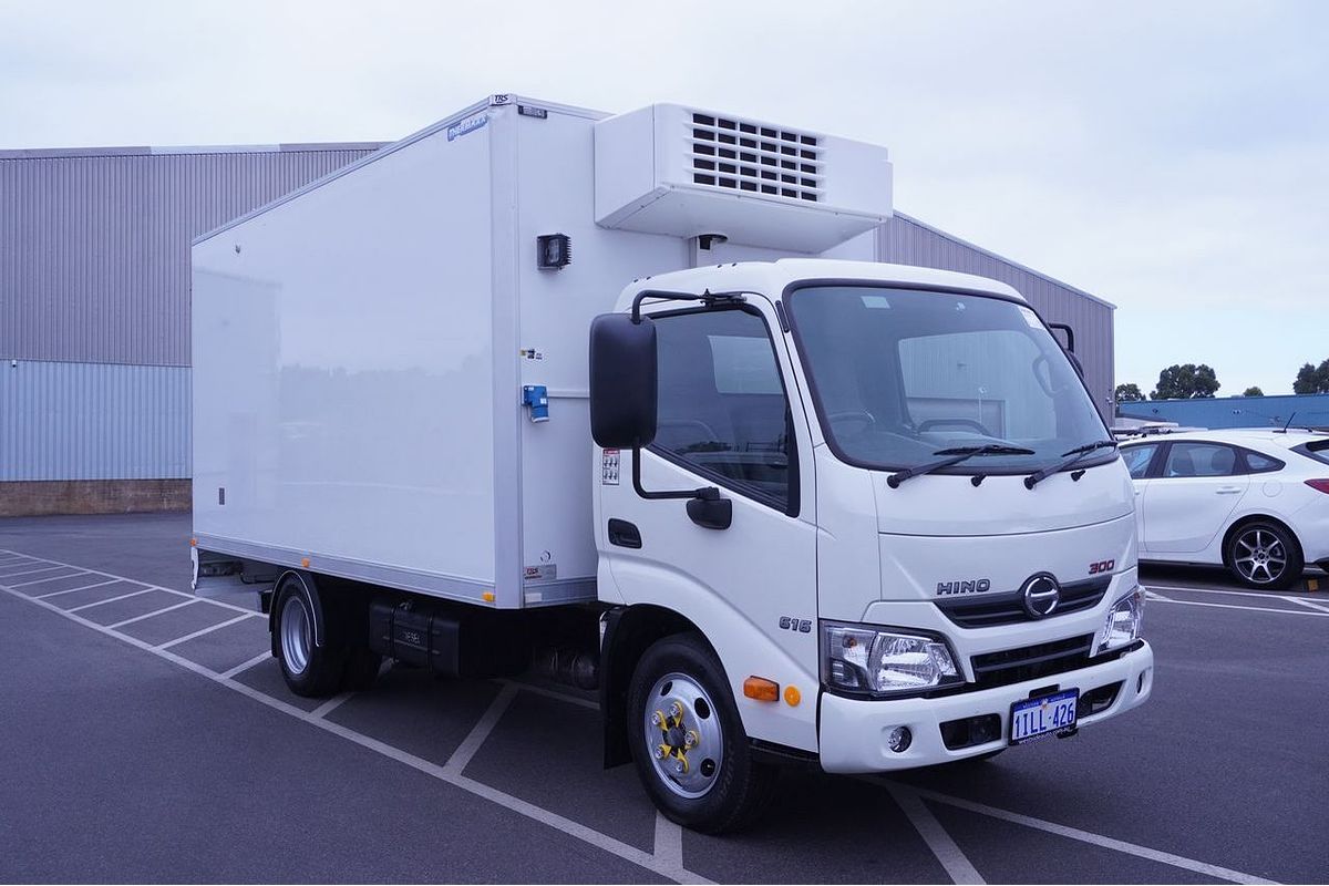 2020 Hino 616 3 PALLET REFRIGERATED/FREEZER IFS