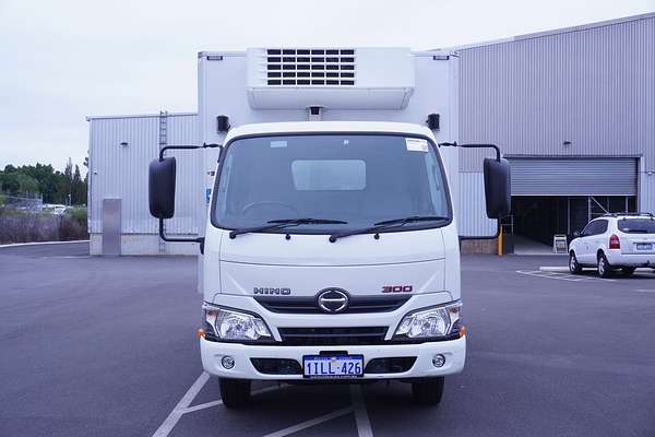 2020 Hino 616 3 PALLET REFRIGERATED/FREEZER IFS
