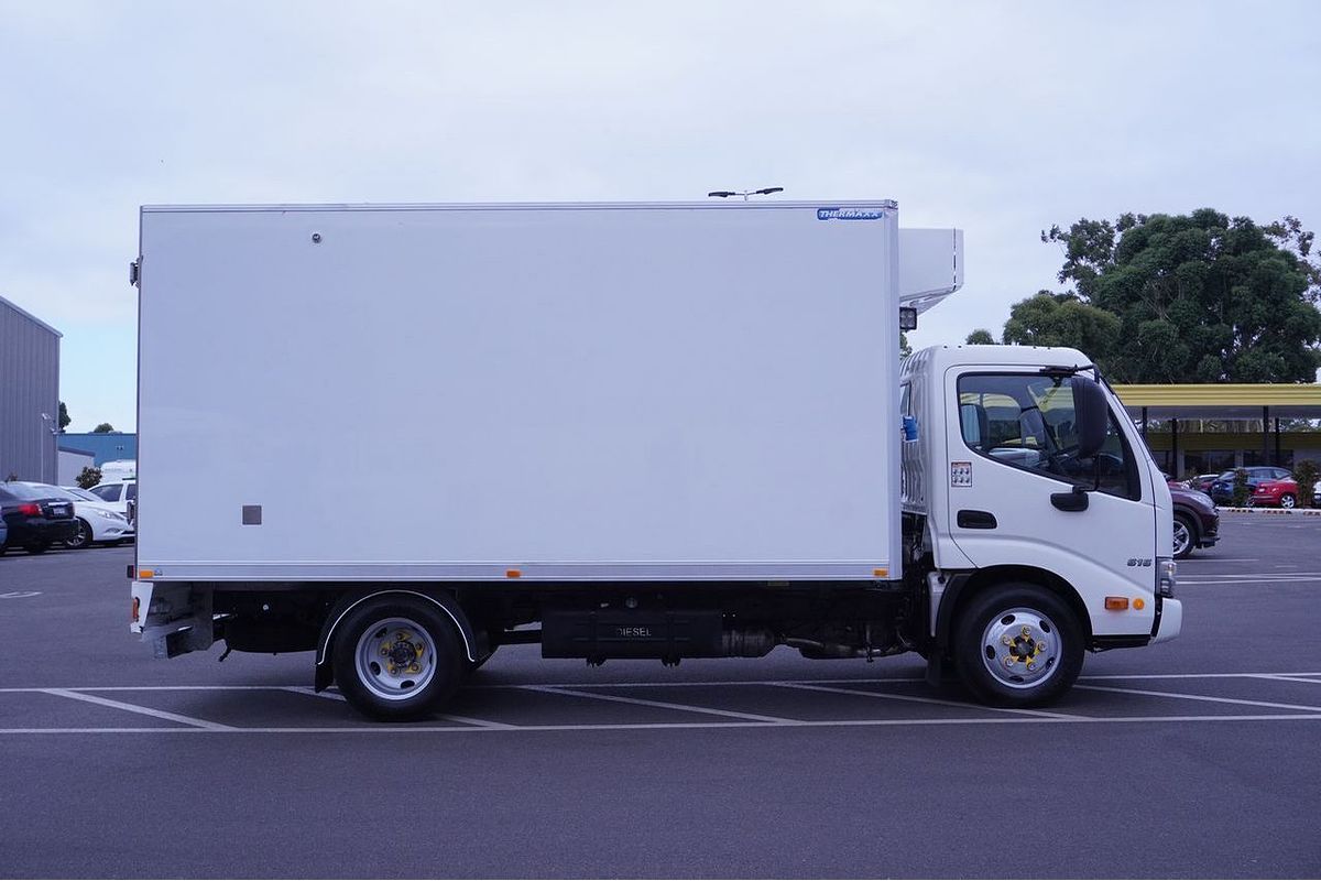 2020 Hino 616 3 PALLET REFRIGERATED/FREEZER IFS