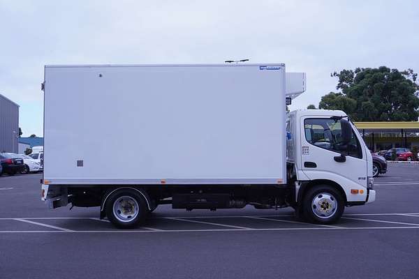 2020 Hino 616 3 PALLET REFRIGERATED/FREEZER IFS