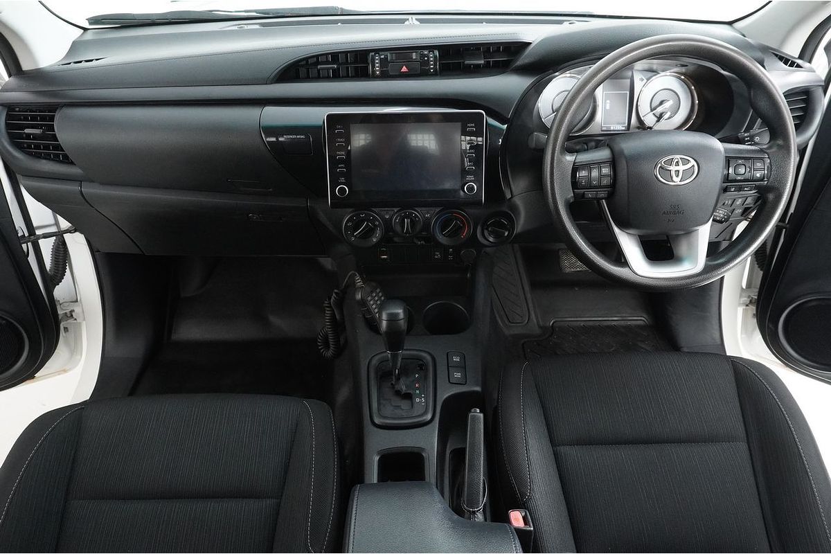 2020 Toyota HILUX SR (4x4) GUN126R FACELIFT 4X4