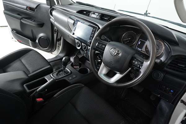 2020 Toyota HILUX SR (4x4) GUN126R FACELIFT 4X4