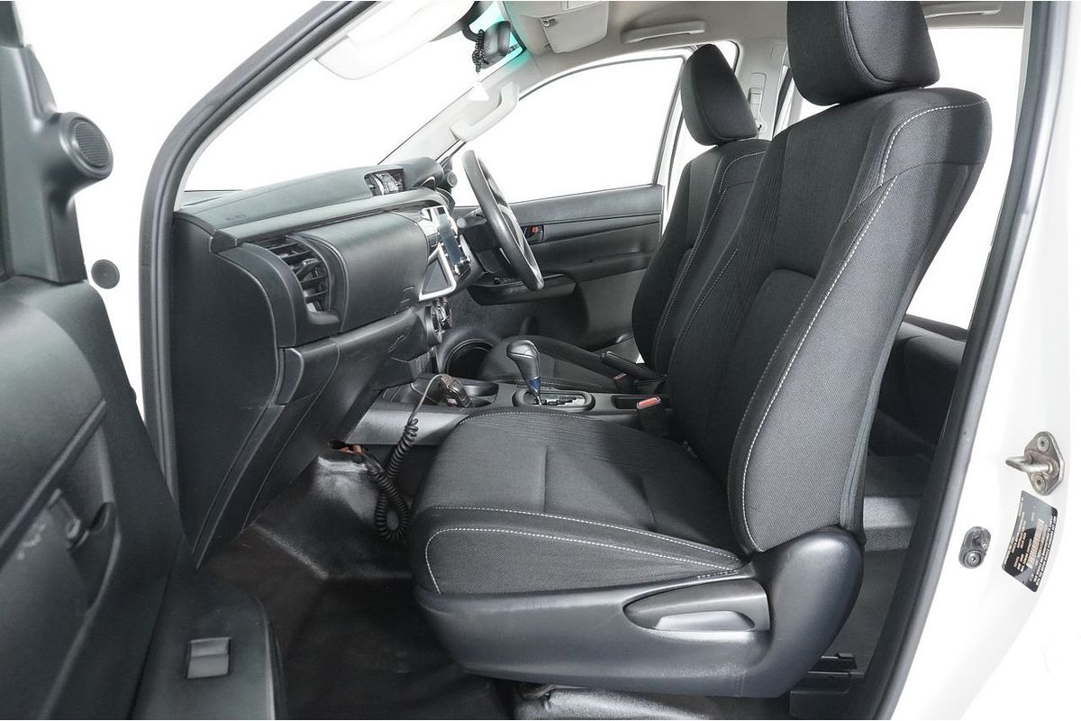 2020 Toyota HILUX SR (4x4) GUN126R FACELIFT 4X4