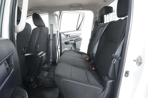 2020 Toyota HILUX SR (4x4) GUN126R FACELIFT 4X4