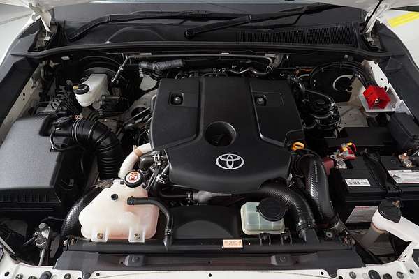 2020 Toyota HILUX SR (4x4) GUN126R FACELIFT 4X4