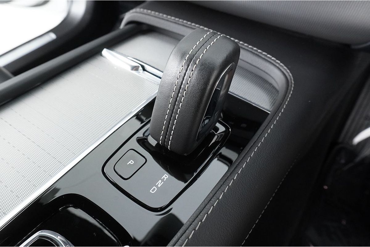 2022 Volvo XC90 B6 R-DESIGN MHEV 256 MY22