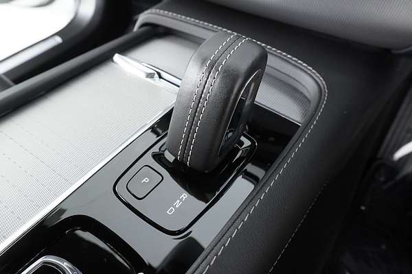 2022 Volvo XC90 B6 R-DESIGN MHEV 256 MY22