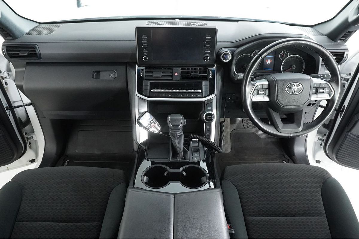 Vehicle photo 9