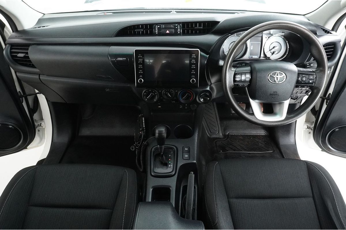 2020 Toyota HILUX SR (4x4) GUN126R FACELIFT 4X4