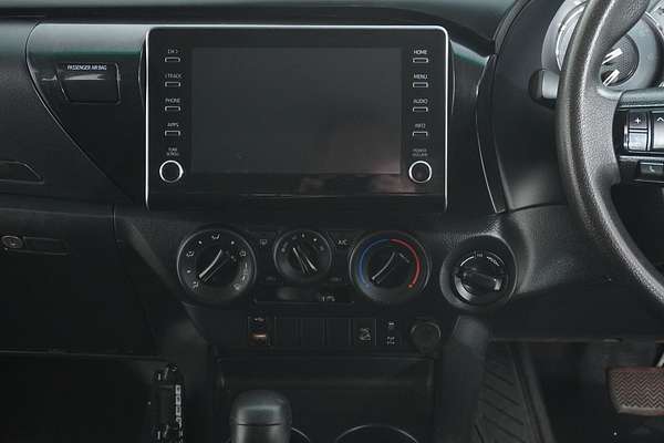 2020 Toyota HILUX SR (4x4) GUN126R FACELIFT 4X4