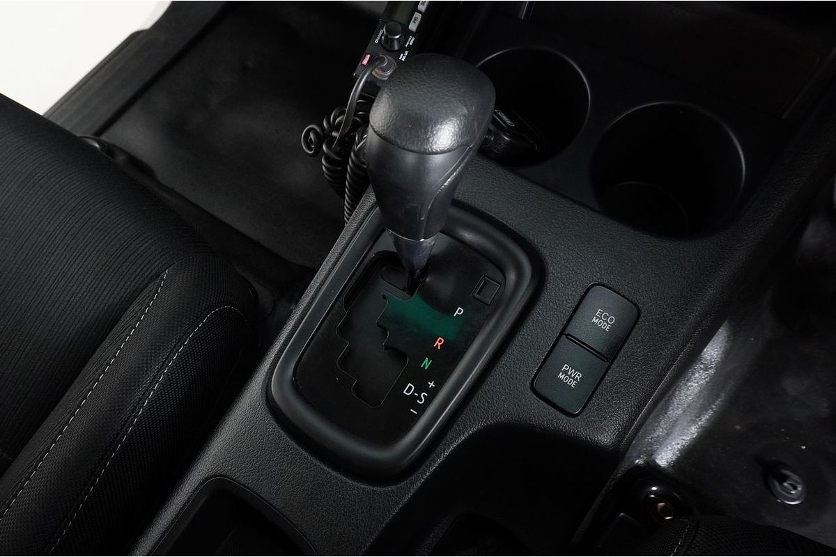 2020 Toyota HILUX SR (4x4) GUN126R FACELIFT 4X4