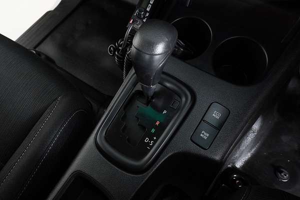 2020 Toyota HILUX SR (4x4) GUN126R FACELIFT 4X4