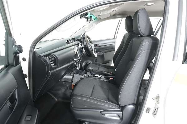 2020 Toyota HILUX SR (4x4) GUN126R FACELIFT 4X4
