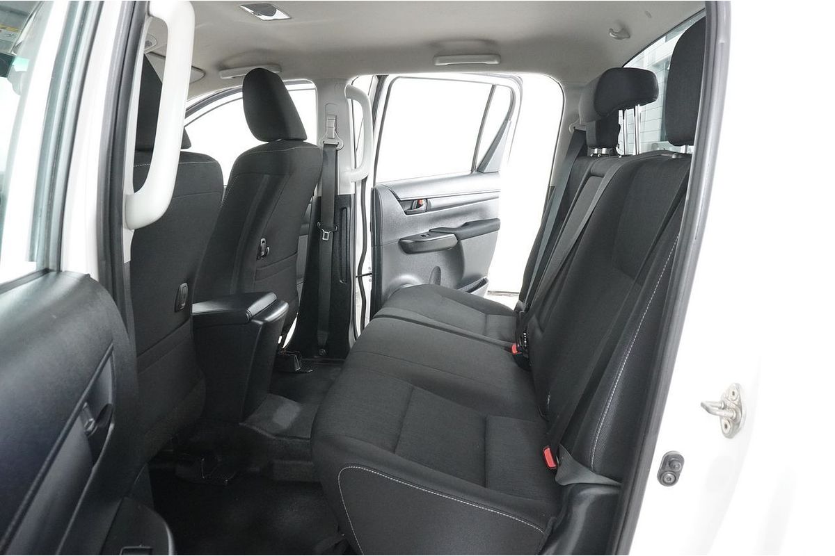 2020 Toyota HILUX SR (4x4) GUN126R FACELIFT 4X4