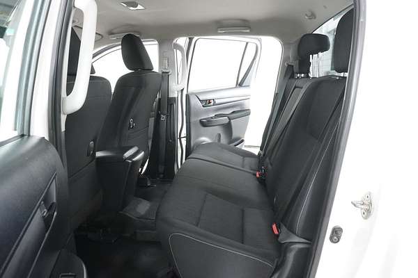 2020 Toyota HILUX SR (4x4) GUN126R FACELIFT 4X4