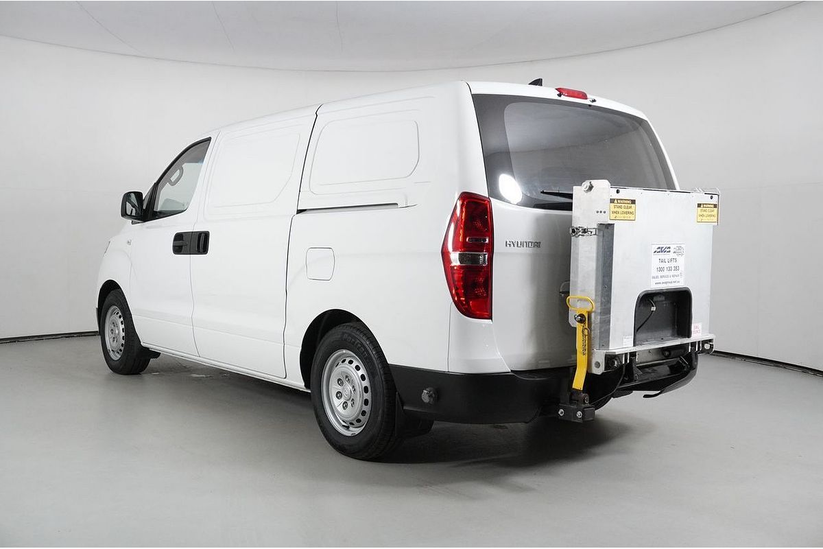 Vehicle photo 5