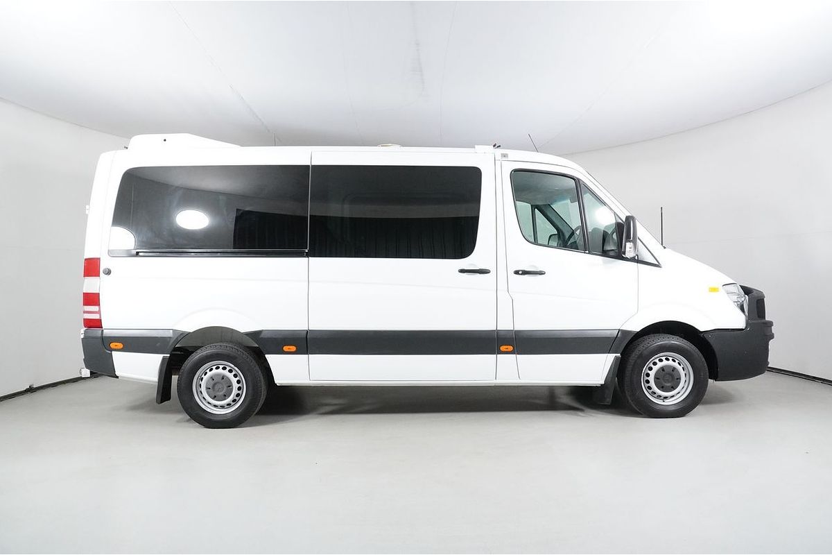 Vehicle photo 8