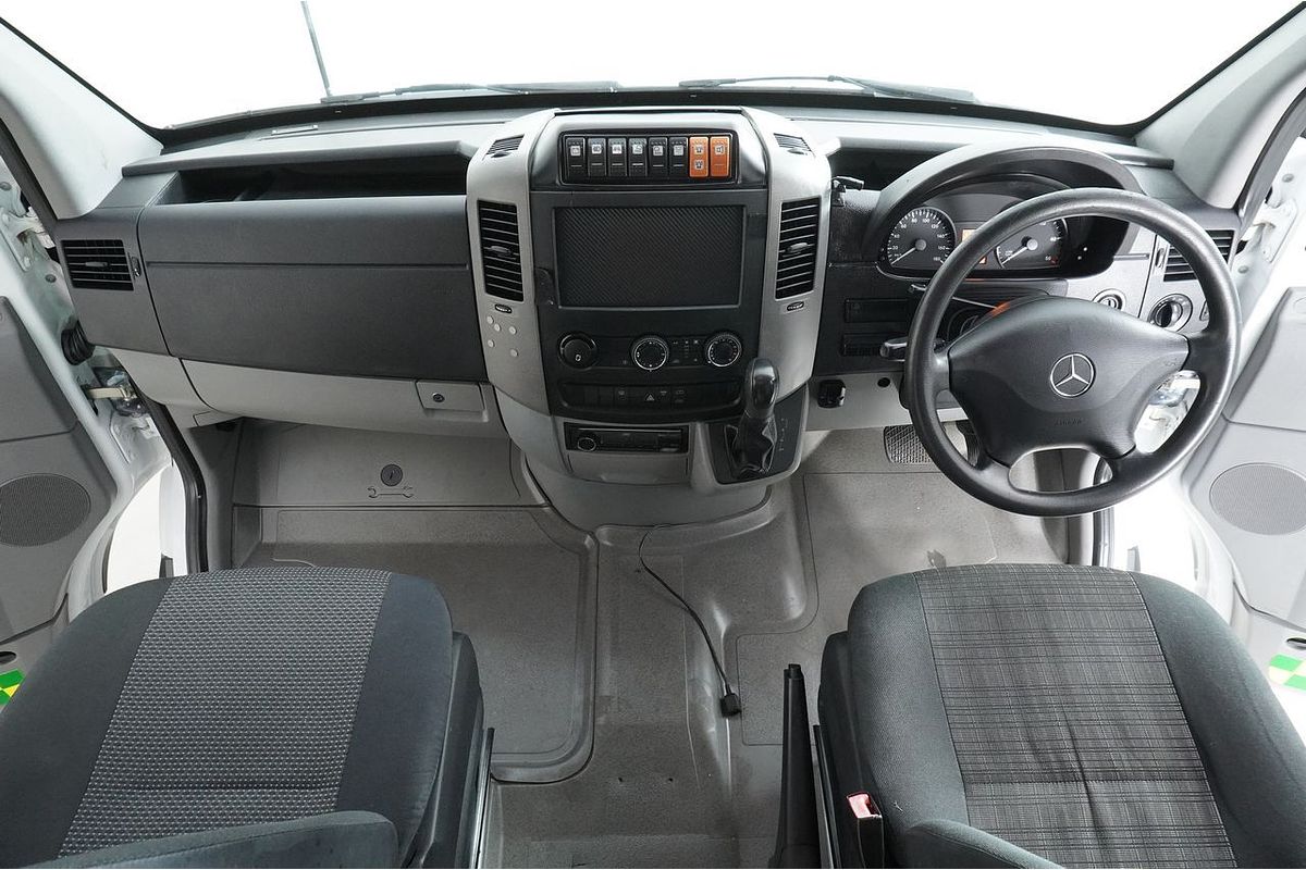 Vehicle photo 9